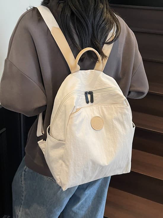 リュックサック 丸型ロゴワンポイント軽量デイリーリュックサック