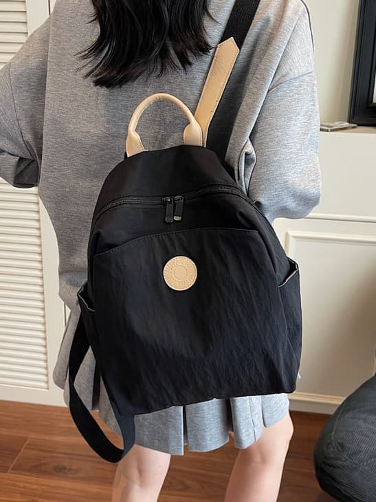 リュックサック 丸型ロゴワンポイント軽量デイリーリュックサック